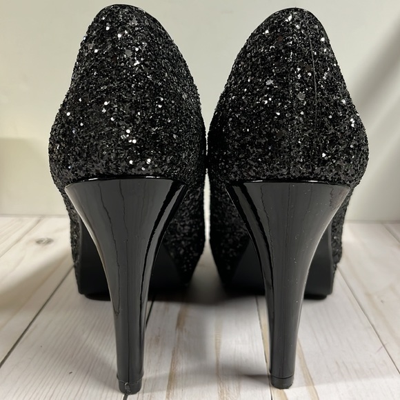 Black High Heel Pumps size 7 platform for added ease, - Picture 3 of 9